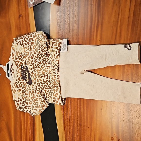 NIKE INFANT GIRLS' 2PC SET: SIZE 12M - 18M - Picture 1 of 10